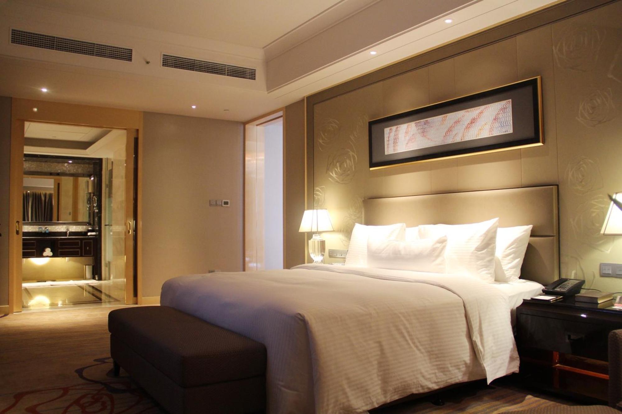 Wanda Realm Longyan Hotel Room photo