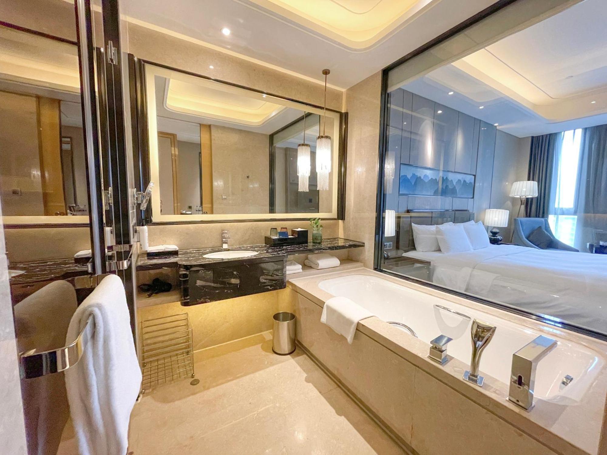 Wanda Realm Longyan Hotel Exterior photo